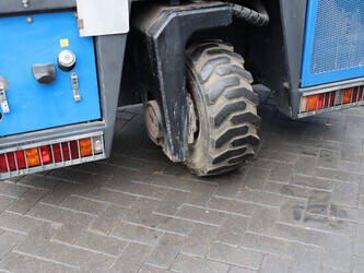 2009-moffet-re4-35-1350-1000-45584590