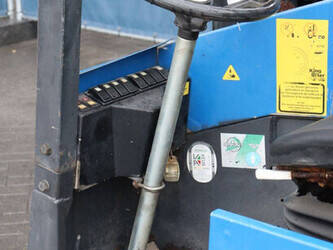 2009-moffet-re4-35-1350-1000-45584601