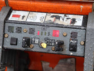 2006-jlg-2030es-1425242-45584873