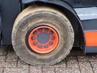 2015-linde-e25-01-1425245-45584960