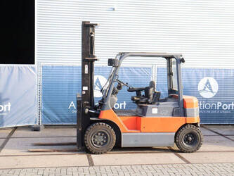 Image for LIFTS 2005 Toyota 7FBMF40 for Sale in United Arab Emirates