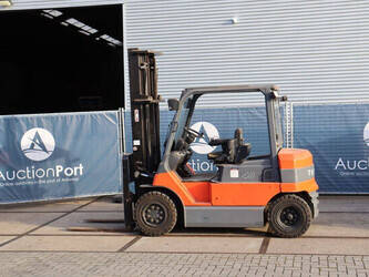 2005-toyota-7fbmf40-1425249-45585077