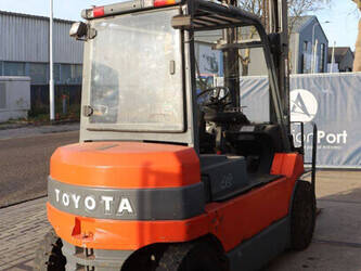 2005-toyota-7fbmf40-1425249-45585080