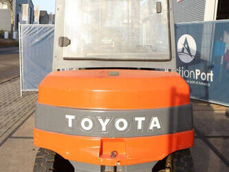 2005-toyota-7fbmf40-1425249-45585090