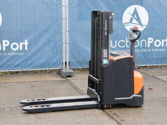 صورة ل Electric Pallet Truck 2016 تويوتا SWE200D