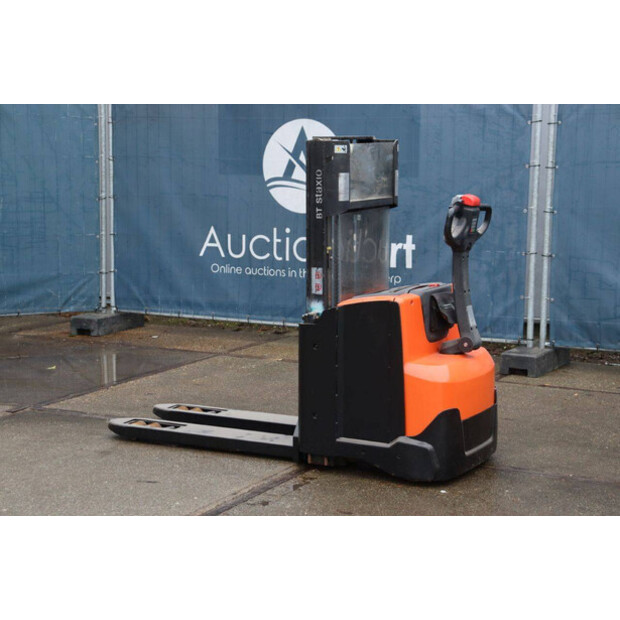 2016 تويوتا SWE200D-45585705