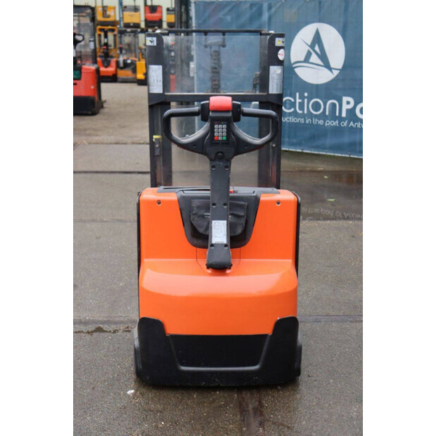 2016 تويوتا SWE200D-45585707