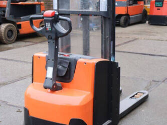 2016-toyota-swe200d-45585708