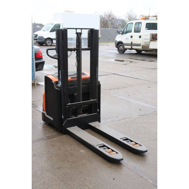 2016 تويوتا SWE200D-45585709