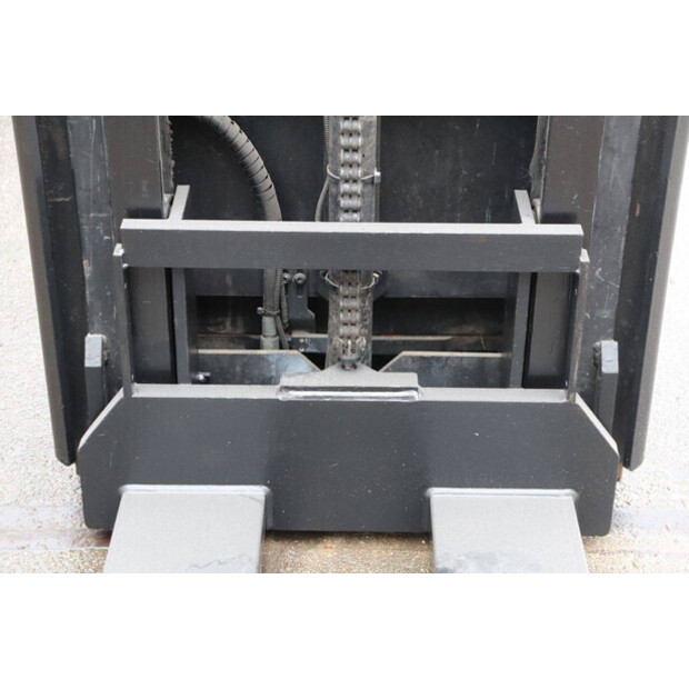 2016 تويوتا SWE200D-45585714