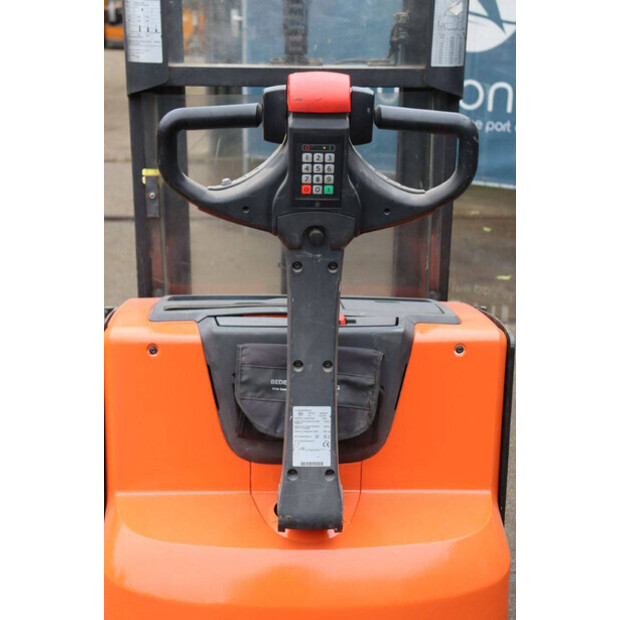 2016 تويوتا SWE200D-45585716