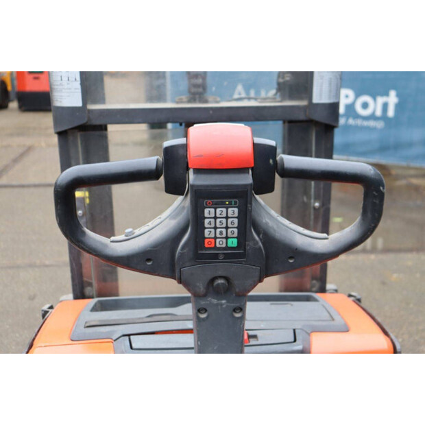 2016 تويوتا SWE200D-45585718