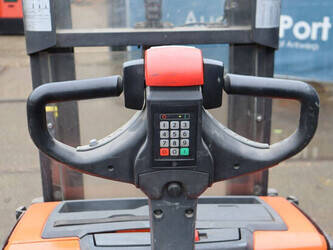 2016-toyota-swe200d-45585718