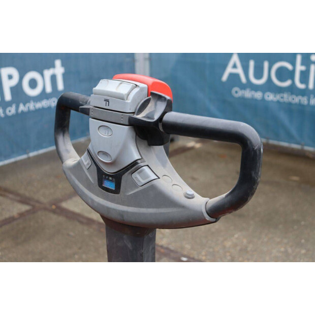 2016 تويوتا SWE200D-45585720