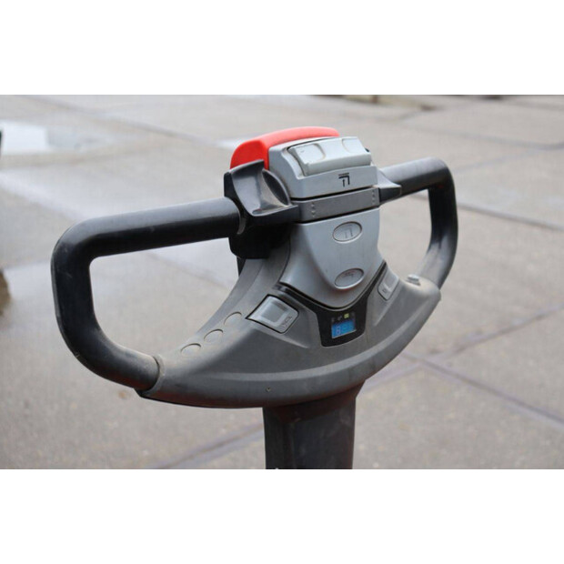 2016 تويوتا SWE200D-45585721