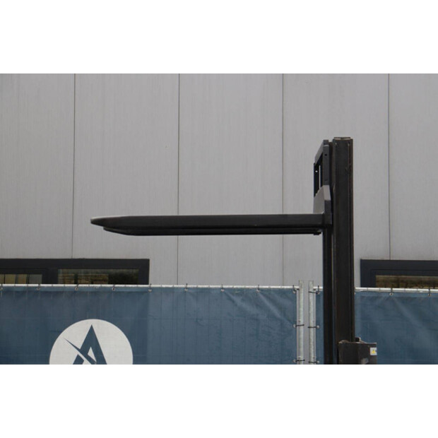 2016 تويوتا SWE200D-45585726