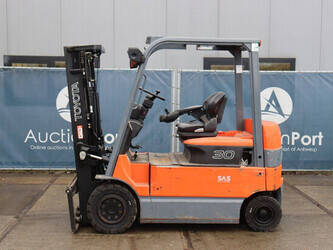 2009-toyota-7fbmf30-1425270-45585757