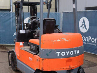 2009-toyota-7fbmf30-1425270-45585759