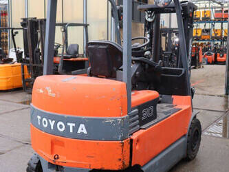 2009-toyota-7fbmf30-1425270-45585761