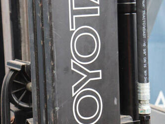 2009-toyota-7fbmf30-1425270-45585766