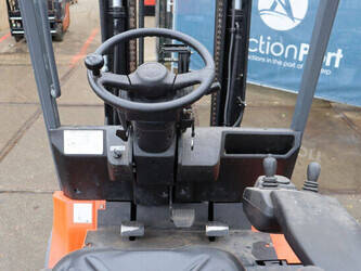 2009-toyota-7fbmf30-1425270-45585773