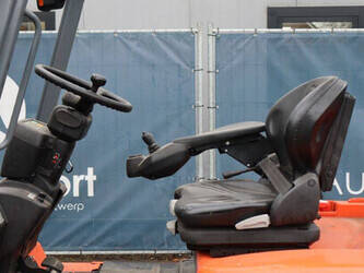 2009-toyota-7fbmf30-1425270-45585774