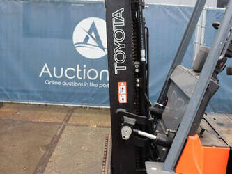 2009-toyota-7fbmf30-1425270-45585783