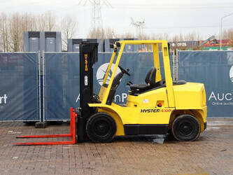 صورة ل رافعات شوكية 2000 هايستر H4.00XM-5