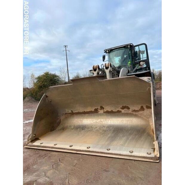 2017 كاتربيلر 982M-45599482