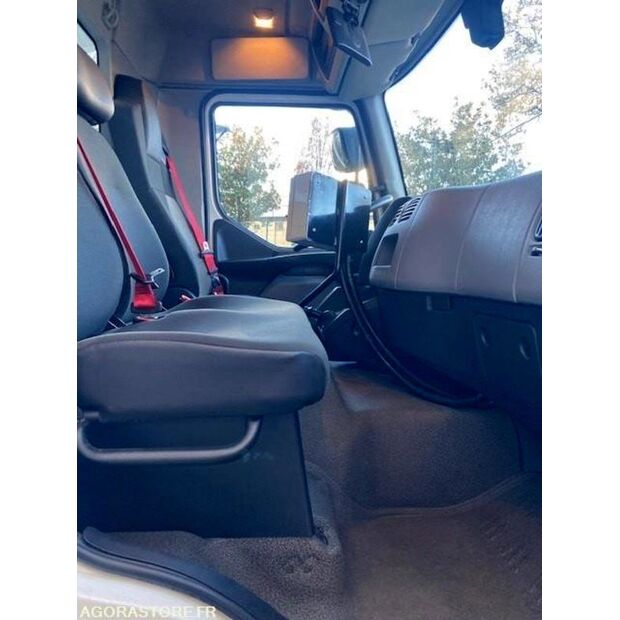 2022 Renault D-45599516