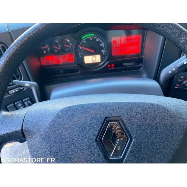 2022 Renault D-45599517