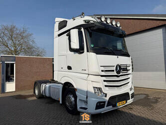 2017-mercedes-benz-actros-1425335-45599686