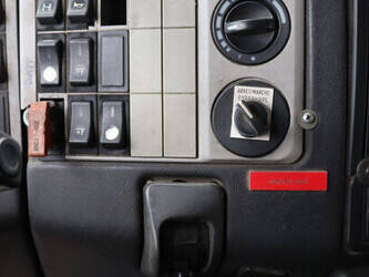 2002-man-33-360-1425396-45602452