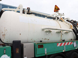 2002-man-33-360-1425396-45602460