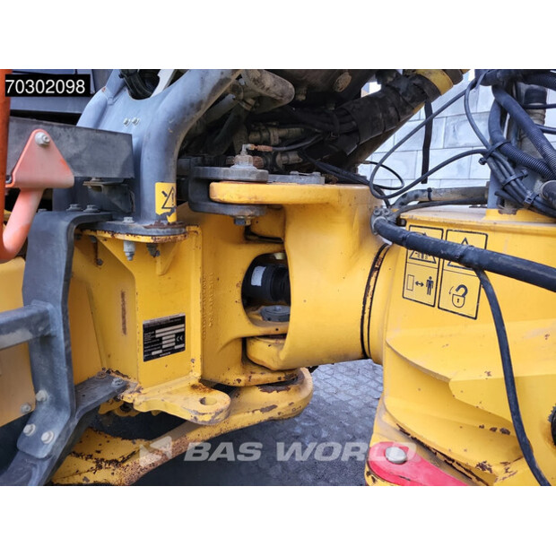 2016 فولفو A25G-45604912