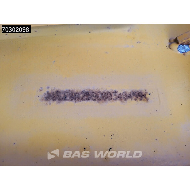 2016 فولفو A25G-45604932