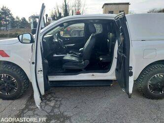 2019-nissan-np300-1425566-45618716