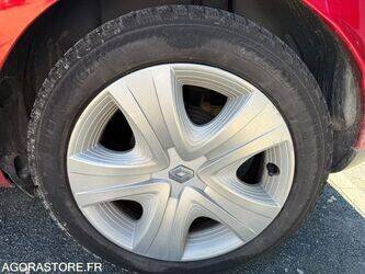 2014-renault-clio-1425567-45618740