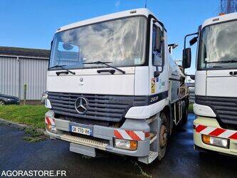 صورة ل المركبات التجارية 2000 مرسيدس بنز 2031