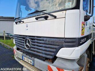 2000-mercedes-benz-2031-1425581-45619000