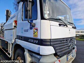 2000-mercedes-benz-2031-1425581-45619004