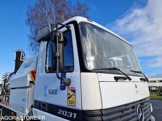 2000-mercedes-benz-2031-1425581-45619005