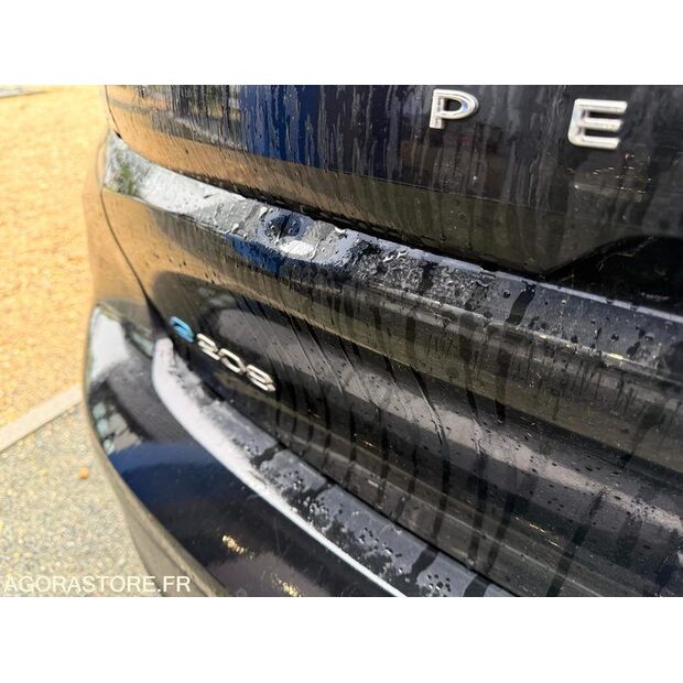 2022 Peugeot 208-45619195