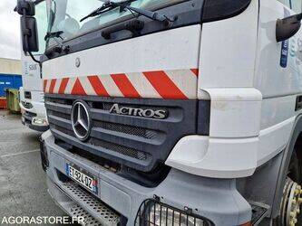 2005-mercedes-benz-2032-1425619-45619574