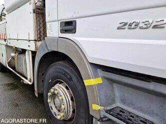 2005-mercedes-benz-2032-1425619-45619581