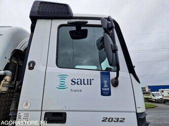 2005-mercedes-benz-2032-1425619-45619583