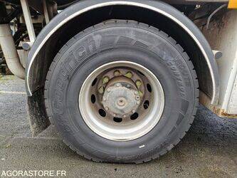 2005-mercedes-benz-2032-1425619-45619593