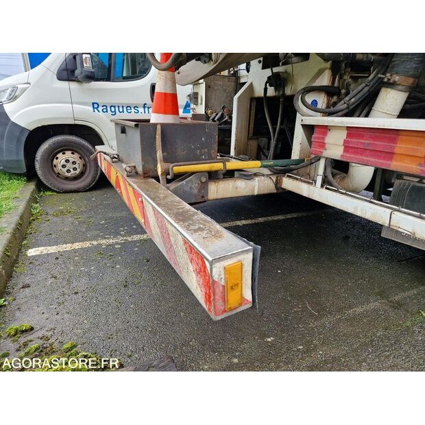 2005 Mercedes-Benz 2032-45619602