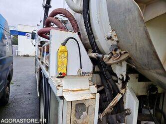 2005-mercedes-benz-2032-1425619-45619611