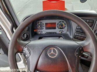 2005-mercedes-benz-2032-1425619-45619630